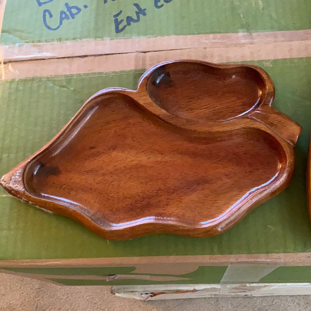 4 wooden trays.From Hawaii
